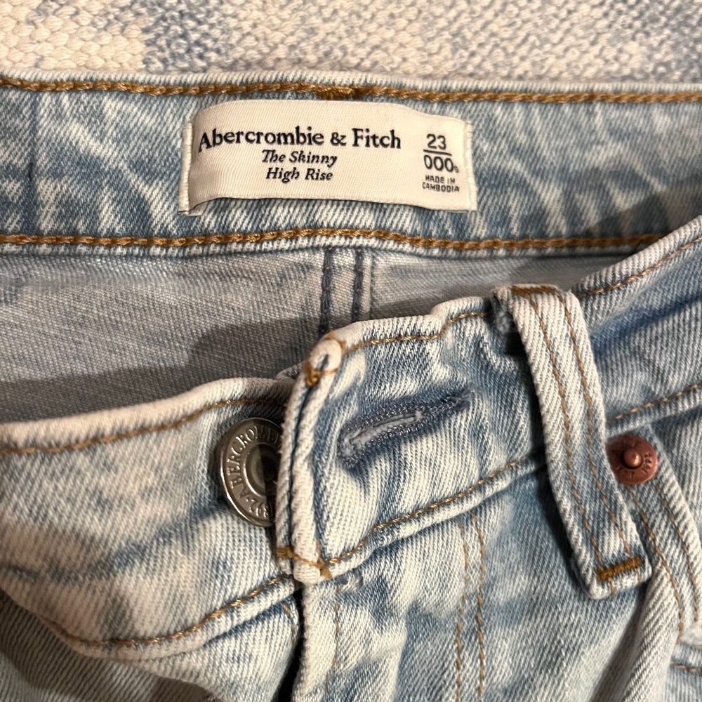 Abercrombie & Fitch light blue the skinny high rise jeans pants. NWT. Size 23